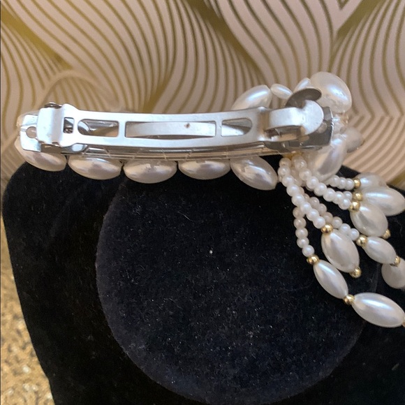 Vintage Faux Pearl and Gold Women's Hair Accessory Clip - Picture 3 of 4